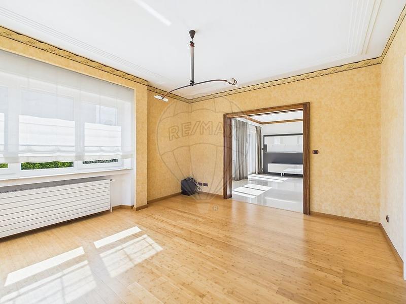 Maison - 280 m² - 10 pièces