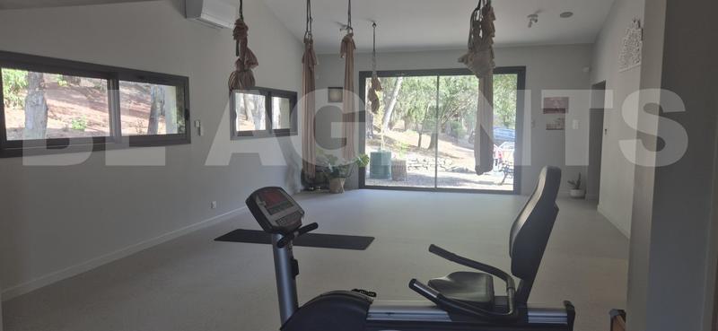 Propriété - 304 m² - 11 pièces