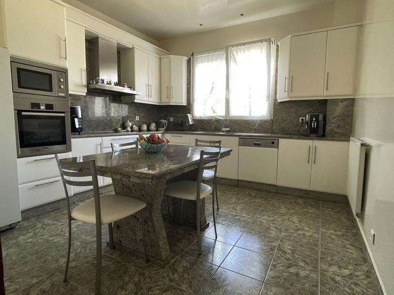 Pavillon - 143 m² - 7 pièces