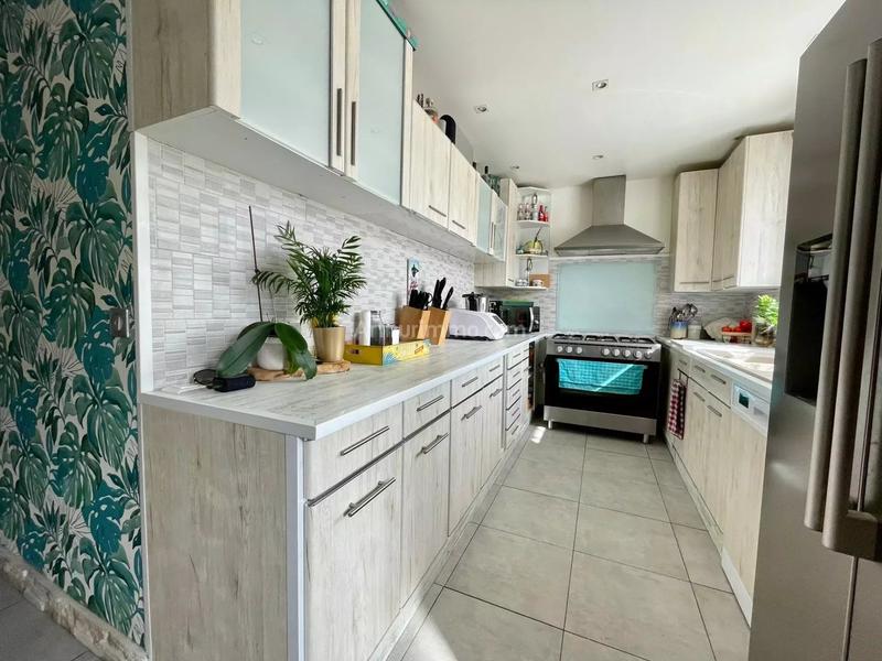 Maison - 145 m² - 6 pièces