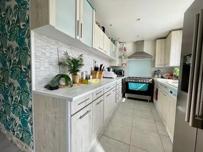 Maison - 145 m² - 6 pièces