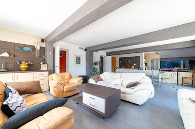 Maison - 220 m² - 8 pièces