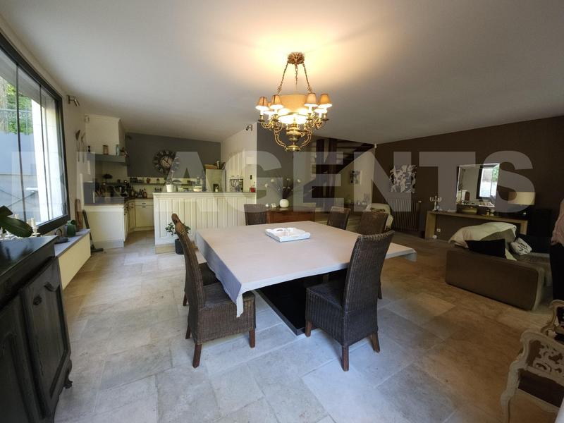 Maison - 137 m² - 5 pièces