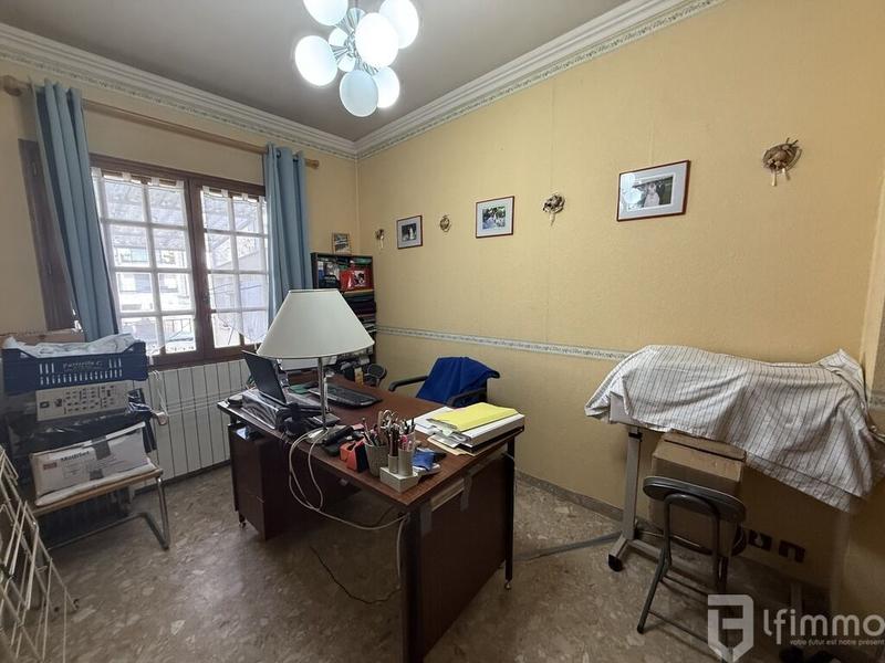 Pavillon - 200 m² - 8 pièces