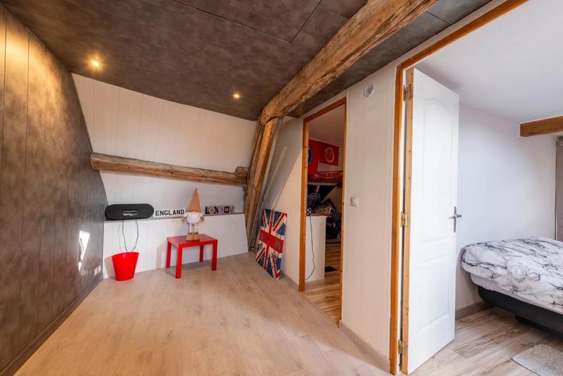 Maison - 240 m² - 10 pièces