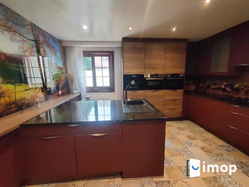 Maison - 214 m² - 8 pièces