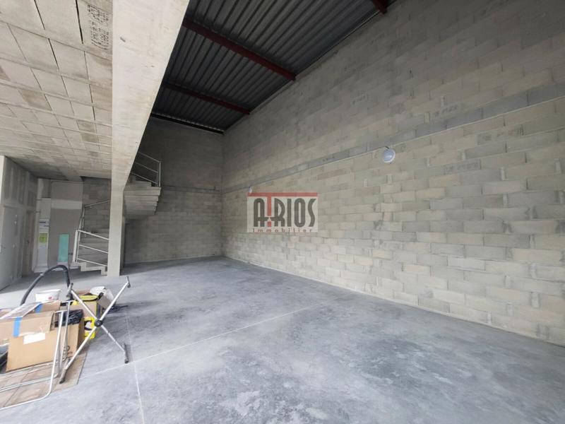 Entrepôt - 150 m²