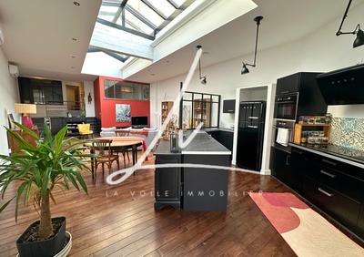 Loft - 135 m² - 5 pièces