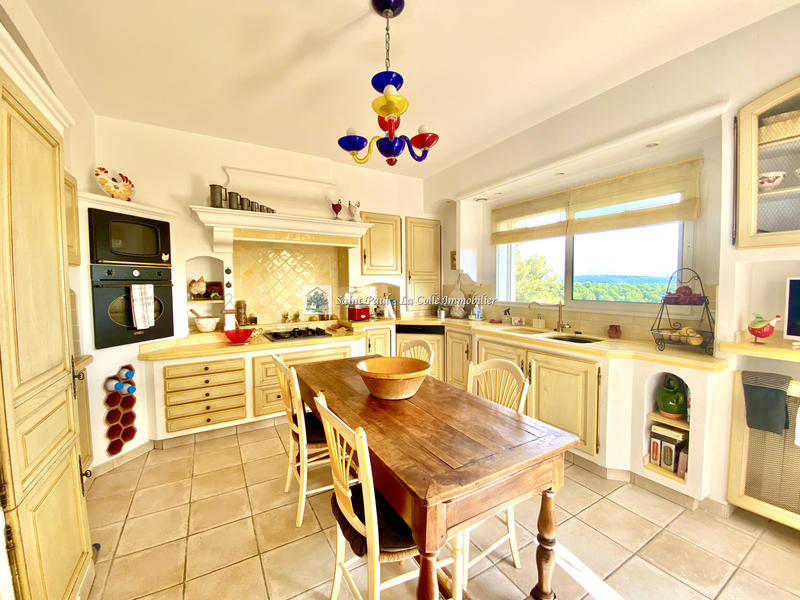 Maison - 220 m² - 6 pièces