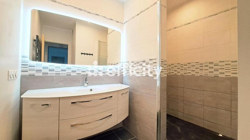 Appartement - 92 m² - 5 pièces