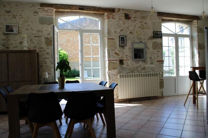 Demeure - 263 m² - 9 pièces