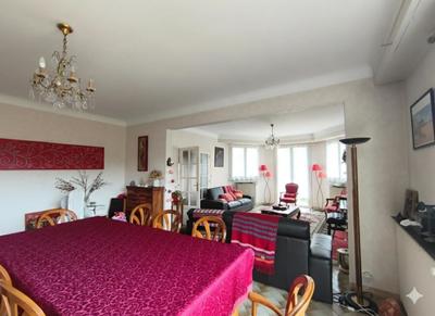 Propriété - 277 m² - 6 pièces