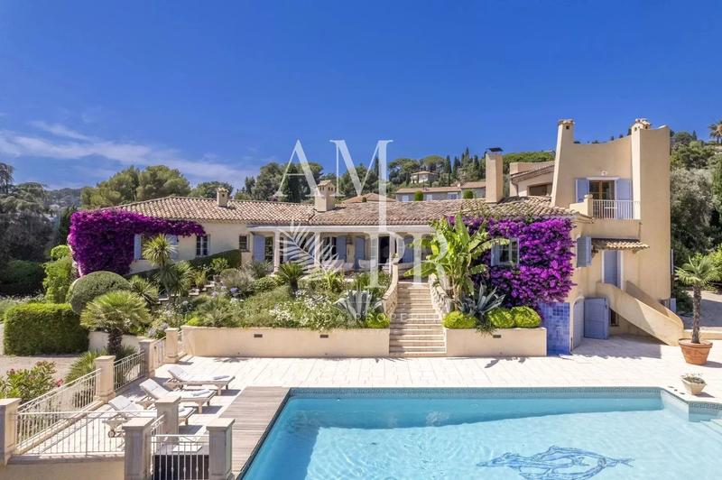 Villa - 410 m² - 8 pièces