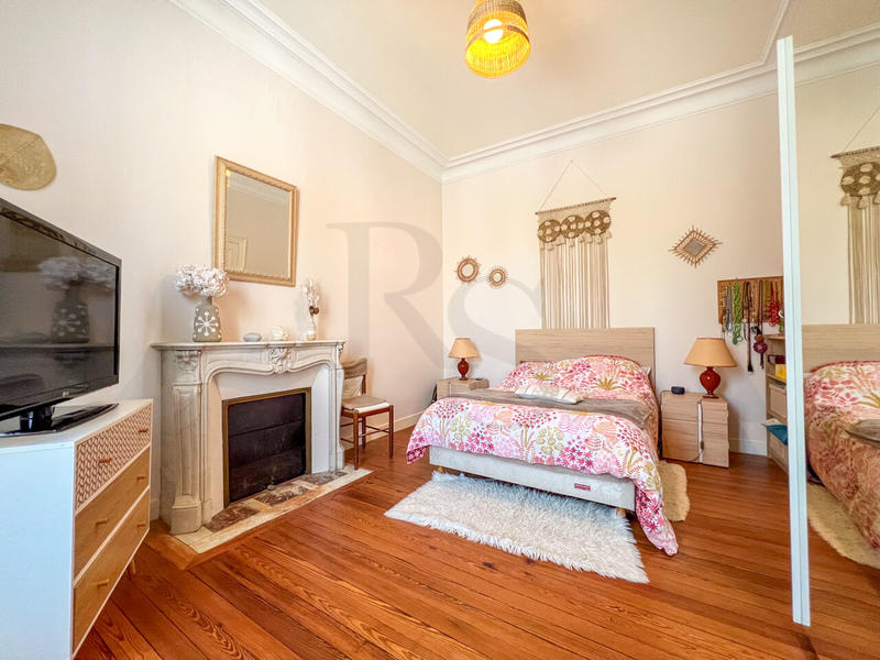 Maison - 236 m² - 10 pièces