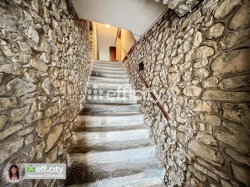 Maison - 410 m² - 9 pièces