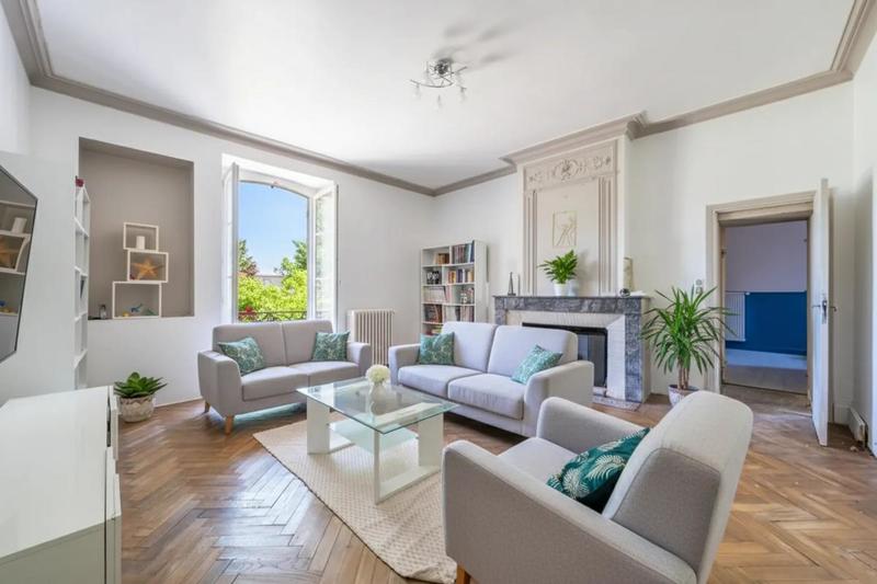 Maison - 290 m² - 8 pièces