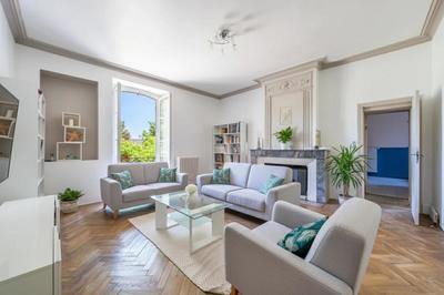 Maison - 290 m² - 8 pièces