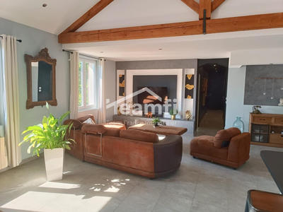 Maison - 240 m² - 8 pièces