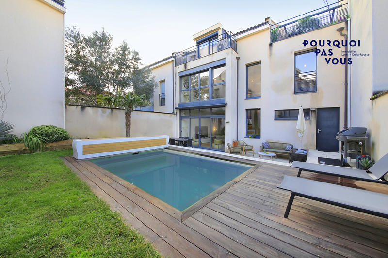 Maison - 210 m² - 6 pièces