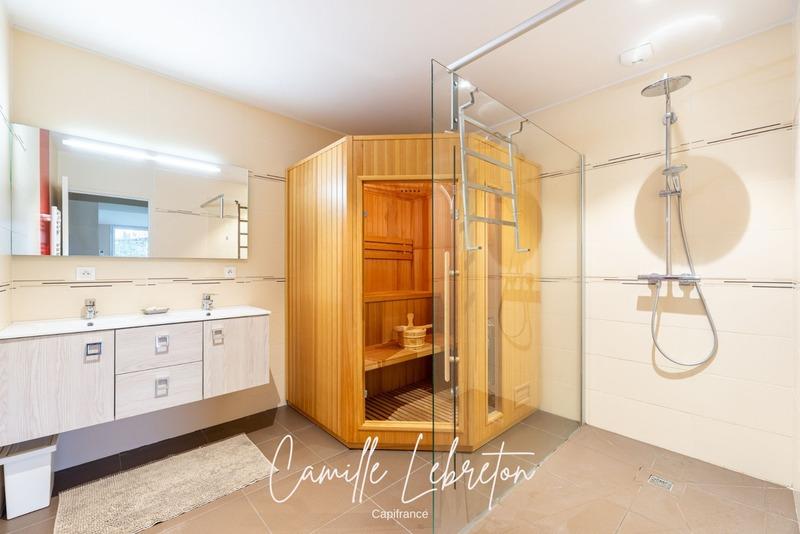 Maison - 198 m² - 6 pièces