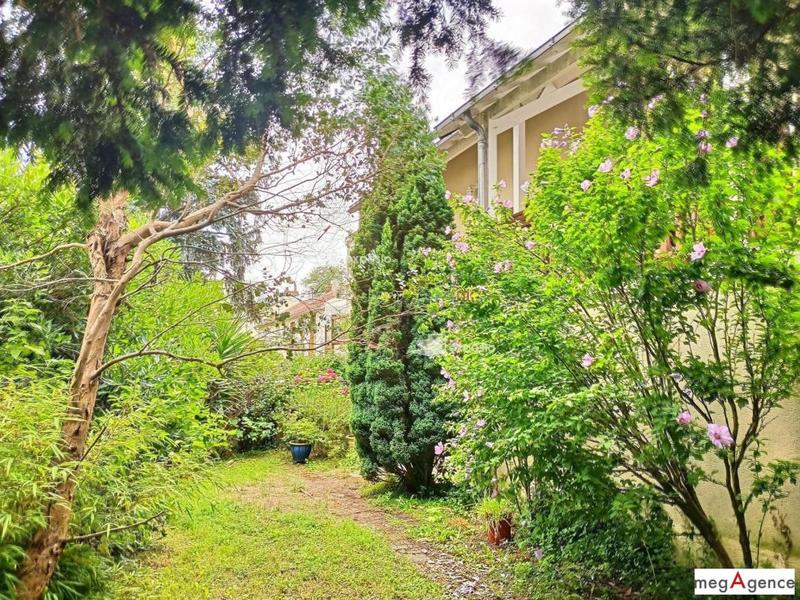 Maison - 224 m² - 8 pièces