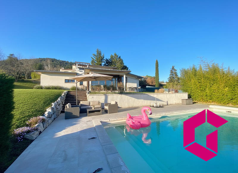 Maison - 174 m² - 5 pièces