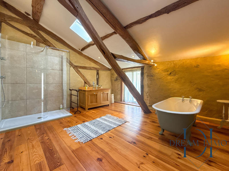 Maison - 704 m² - 22 pièces