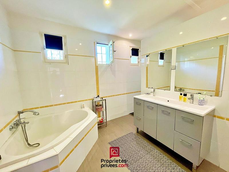 Maison - 186 m² - 7 pièces