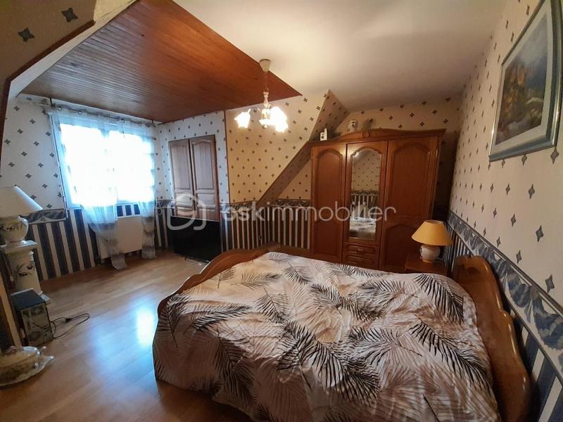 Maison traditionnelle - 151 m² - 6 pièces