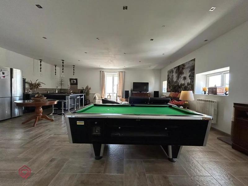 Demeure - 224 m² - 7 pièces