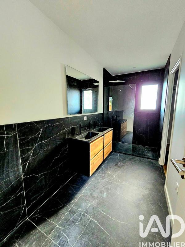 Maison - 140 m² - 5 pièces