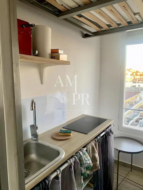 Studio - 9 m² - 1 pièce