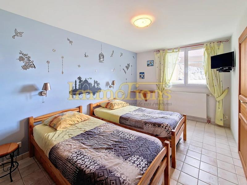 Maison - 250 m² - 11 pièces