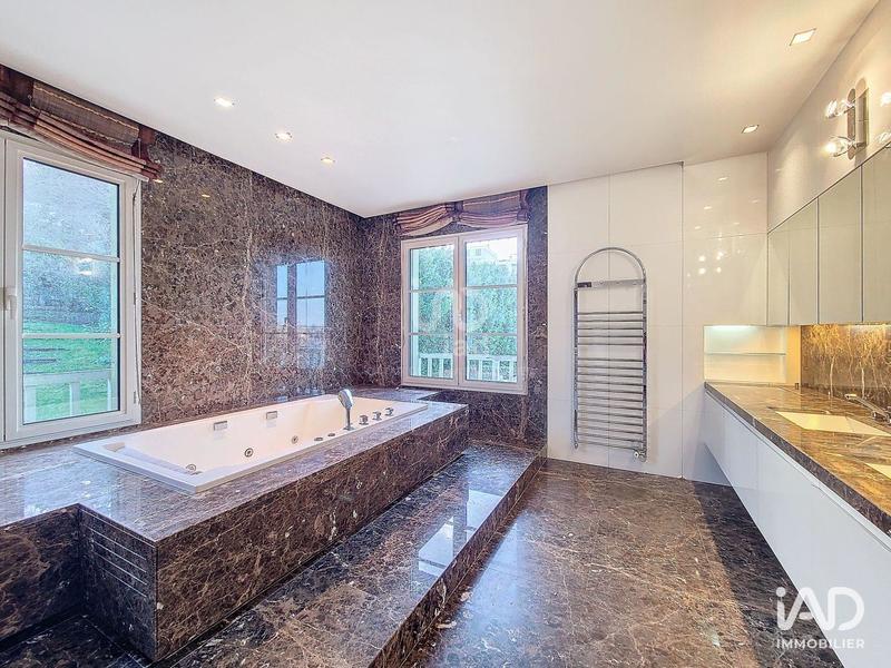 Maison - 600 m² - 14 pièces