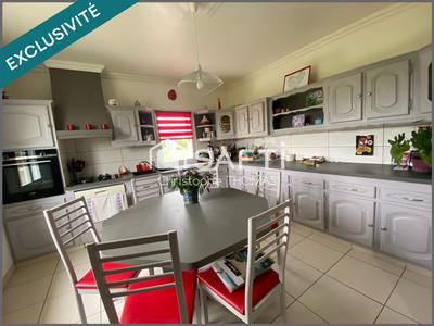 Maison - 142 m² - 8 pièces