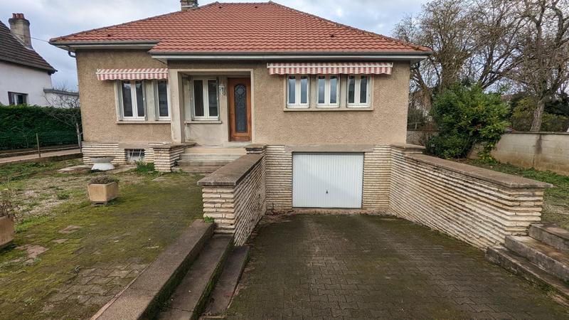 Maison traditionnelle - 94 m² - 5 pièces