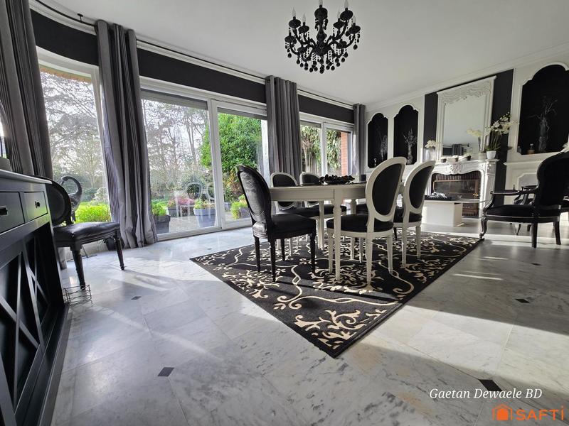 Maison - 243 m² - 10 pièces