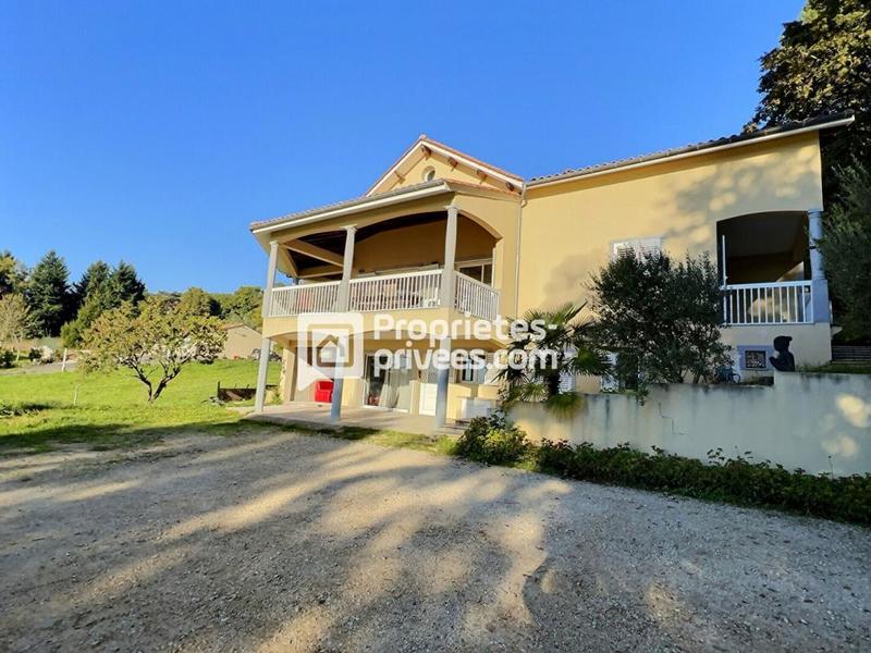 Maison - 308 m² - 9 pièces