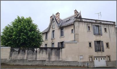 Maison - 160 m² - 10 pièces