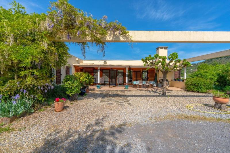 Maison - 216 m² - 7 pièces