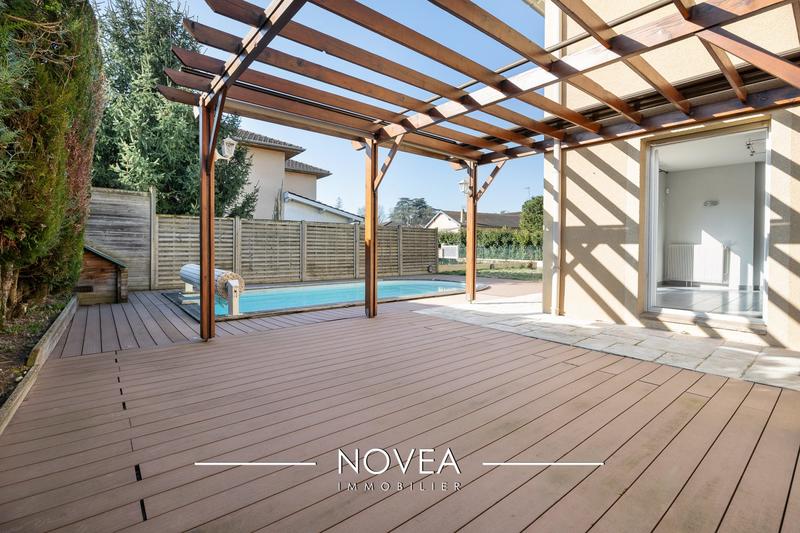 Maison traditionnelle - 179 m² - 8 pièces