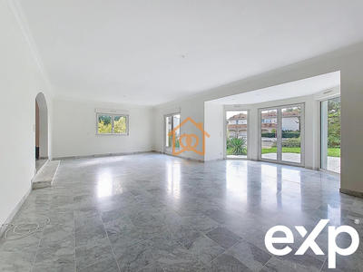 Villa - 245 m² - 7 pièces