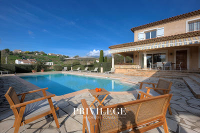 Villa - 240 m² - 8 pièces