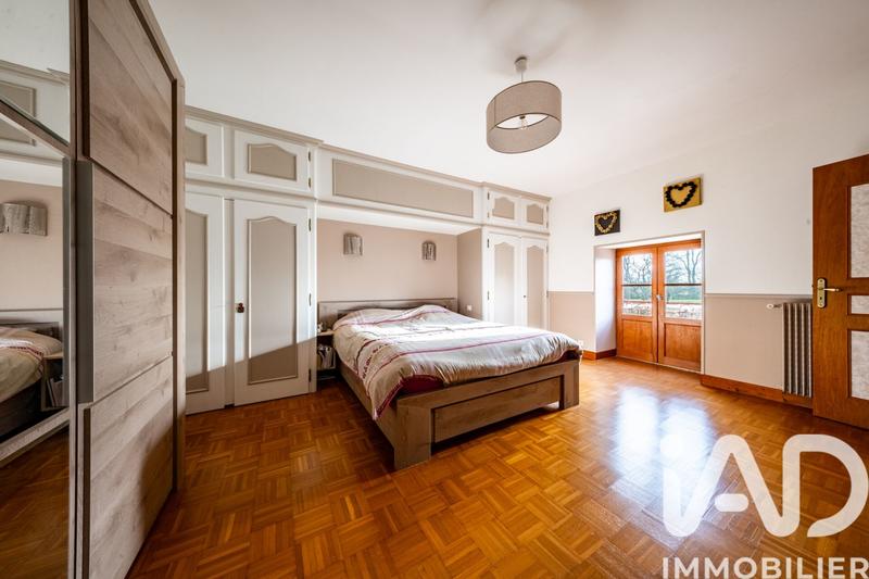 Maison - 265 m² - 9 pièces