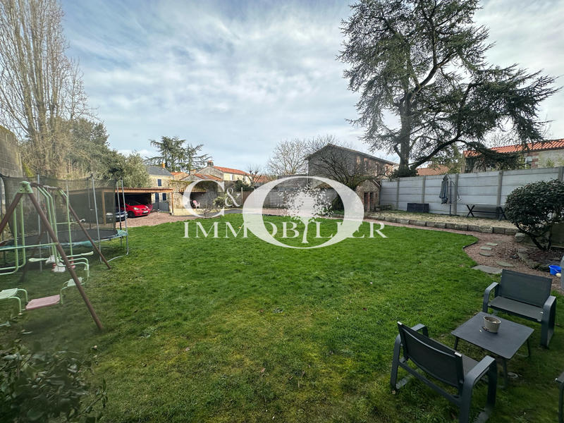 Maison - 236 m² - 10 pièces