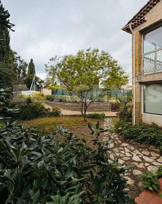 Maison traditionnelle - 235 m² - 8 pièces