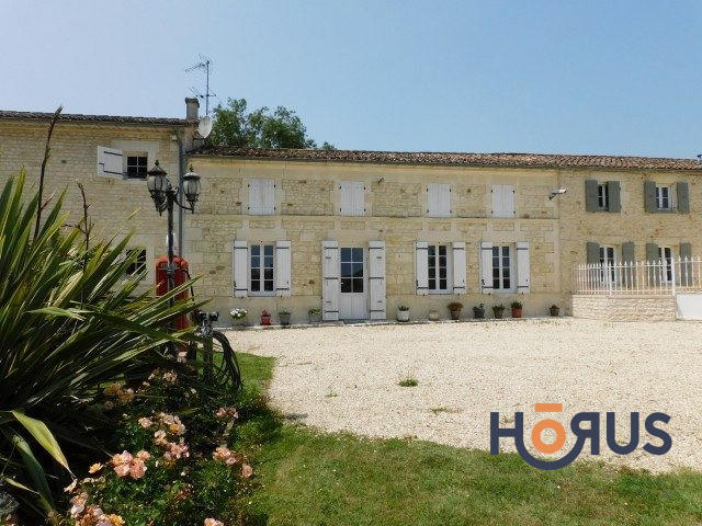 Viager - Maison ancienne - 367 m² - 14 pièces