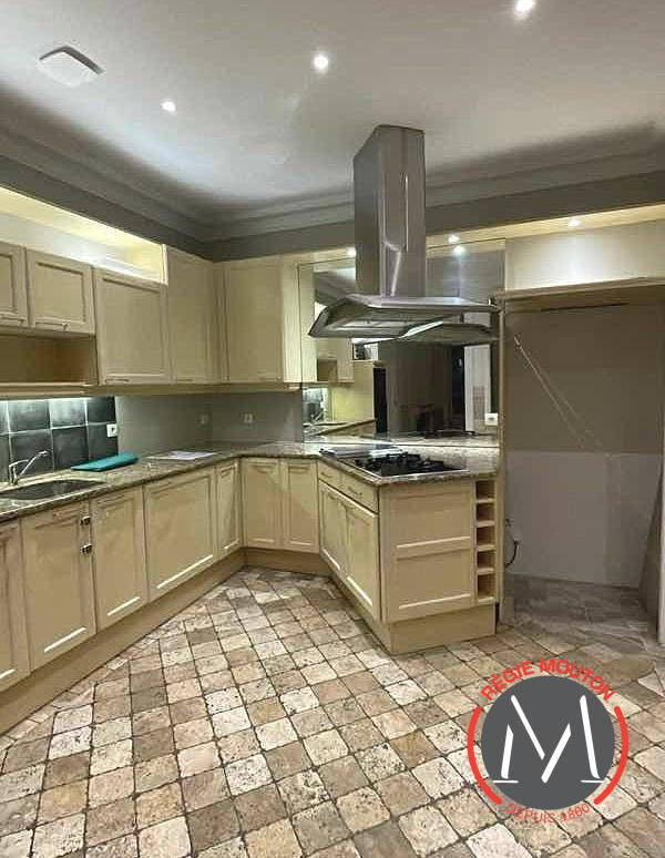 Appartement - 95 m² - 3 pièces