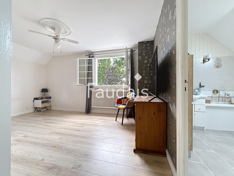 Maison - 233 m² - 10 pièces