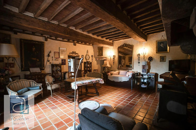 Maison - 560 m² - 14 pièces